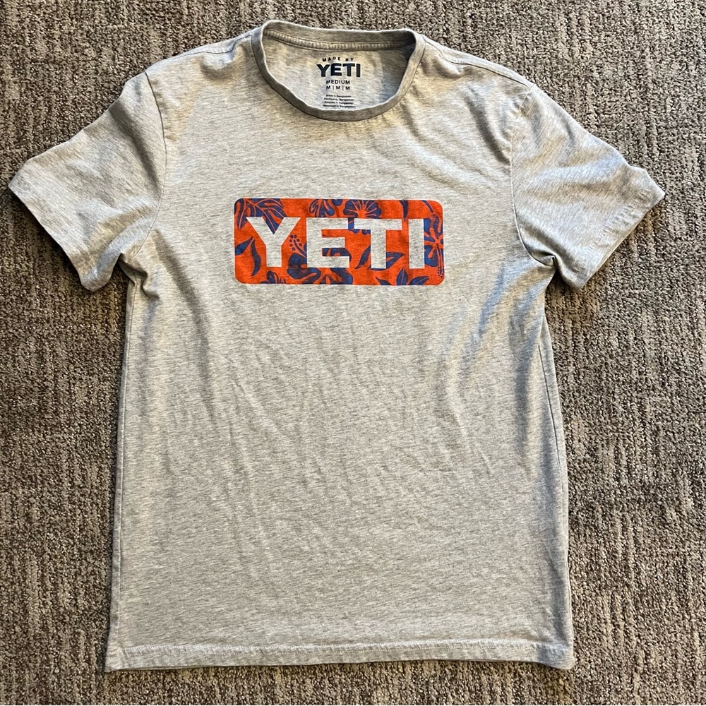 YETI Gray T-Shirt with Orange tropical flowers Graphic size adult medium